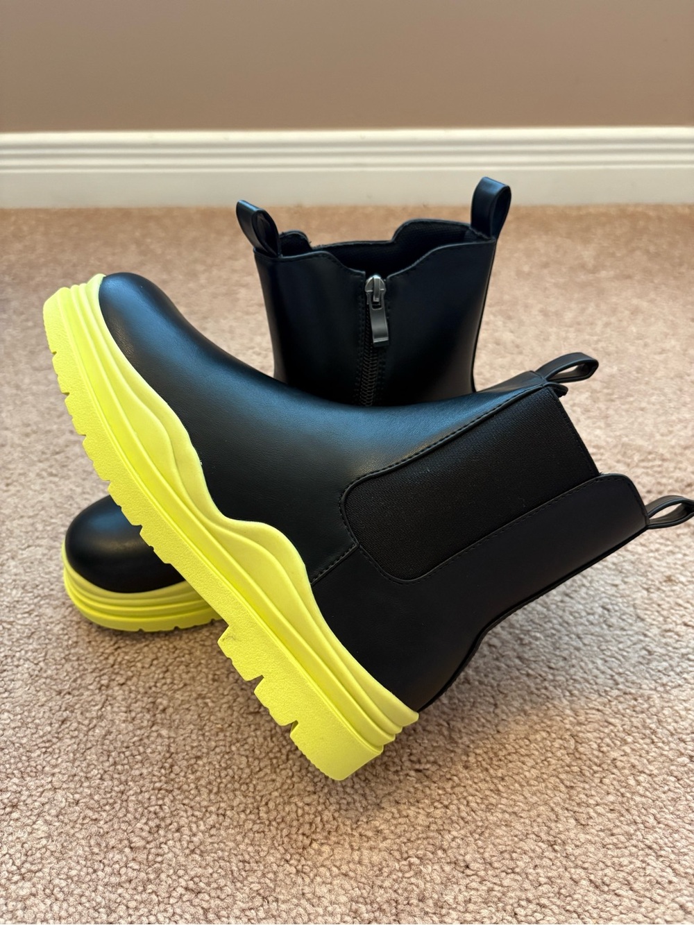 NEW, BeBo Kids waterproof Chelsea boots, size 5.